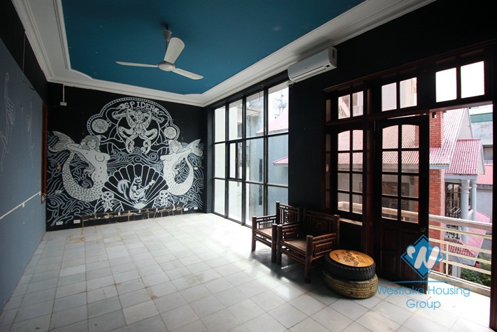 Bright house with courtyard for rent in Nghi Tam Village, Tay Ho, Ha Noi